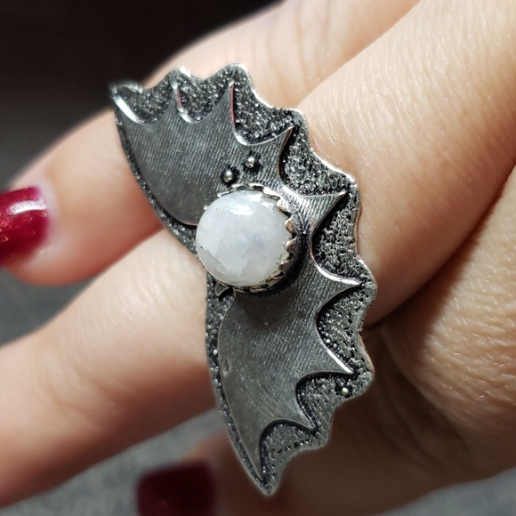 Moonstone bat ring - Picture 8 of 8